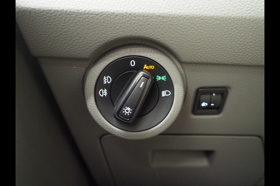 Volkswagen Transporter 2.0 TDI 150PK DC Dubbele Cabine R-Line L2H1 6-Zits | Sidebars | Splitter | Airco | Carplay | Trekhaak