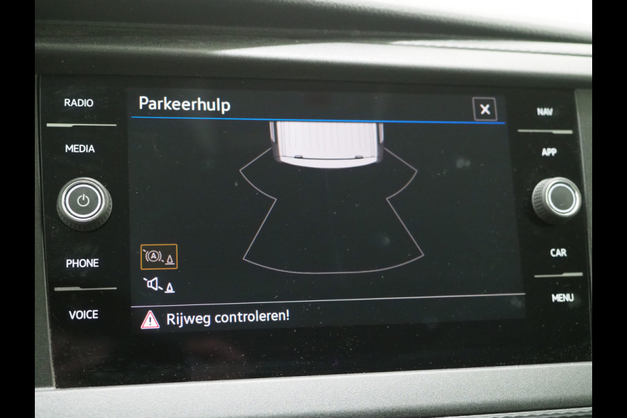 Volkswagen Transporter 2.0 TDI 150PK DC Dubbele Cabine R-Line L2H1 6-Zits | Sidebars | Splitter | Airco | Carplay | Trekhaak
