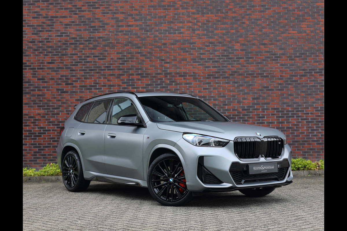 BMW X1 23i x-Drive *Pano*M-Sport*Head-Up*Uniek!* BMW X1 23i x-Drive *Pano*M-Sport*Head-Up*Uniek!*