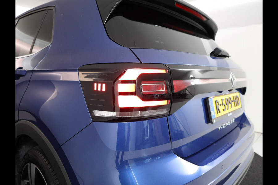 Volkswagen T-Cross 1.0 TSI R-Line 110pk 6bak| digital display| 18'LM-velgen| Climatronic