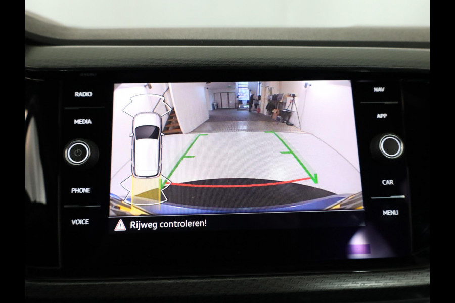 Volkswagen T-Cross 1.0 TSI R-Line 110pk 6bak| digital display| 18'LM-velgen| Climatronic