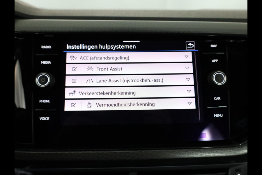 Volkswagen T-Cross 1.0 TSI R-Line 110pk 6bak| digital display| 18'LM-velgen| Climatronic