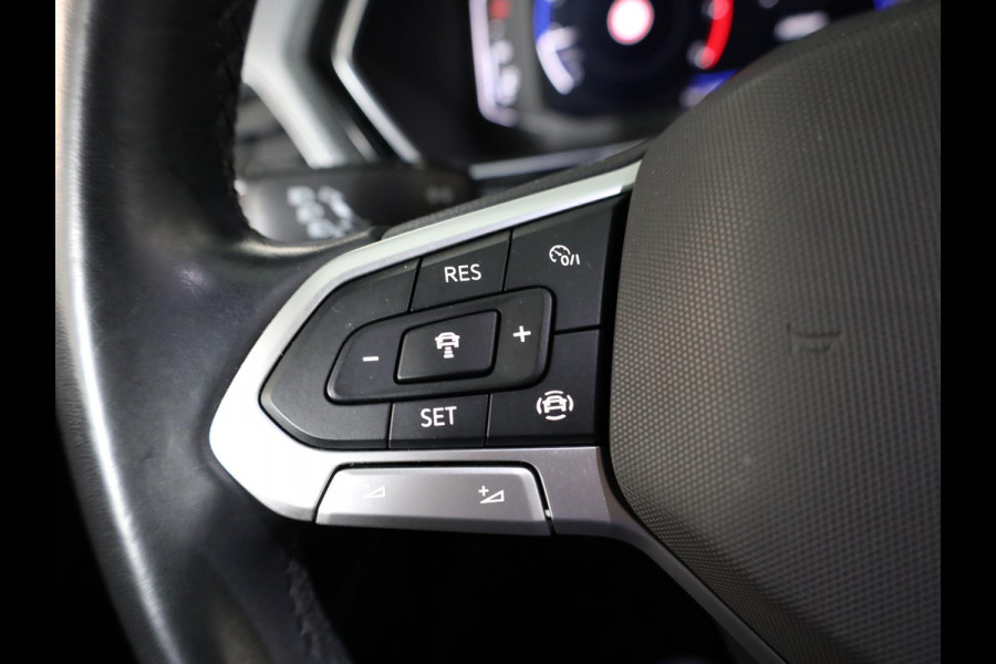 Volkswagen T-Cross 1.0 TSI R-Line 110pk 6bak| digital display| 18'LM-velgen| Climatronic