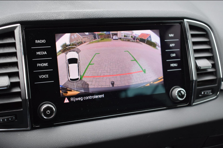 Škoda Karoq 1.5 TSI ACT | LEDER | TREKHAAK | CAMERA | APPLE CARPLAY | ANDROID AUTO | STOELVERWARMING | DEALER ONDERHOUDEN