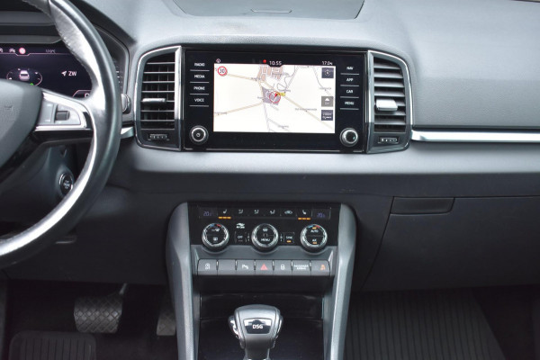 Škoda Karoq 1.5 TSI ACT | LEDER | TREKHAAK | CAMERA | APPLE CARPLAY | ANDROID AUTO | STOELVERWARMING | DEALER ONDERHOUDEN