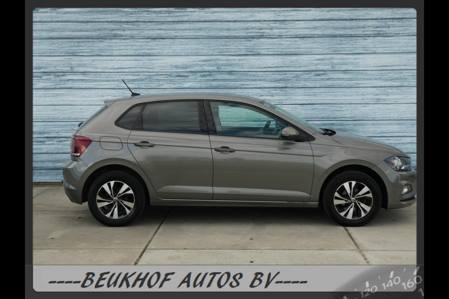 Volkswagen Polo 1.0 TSI Parkeersensor Carplay Navi Velgen