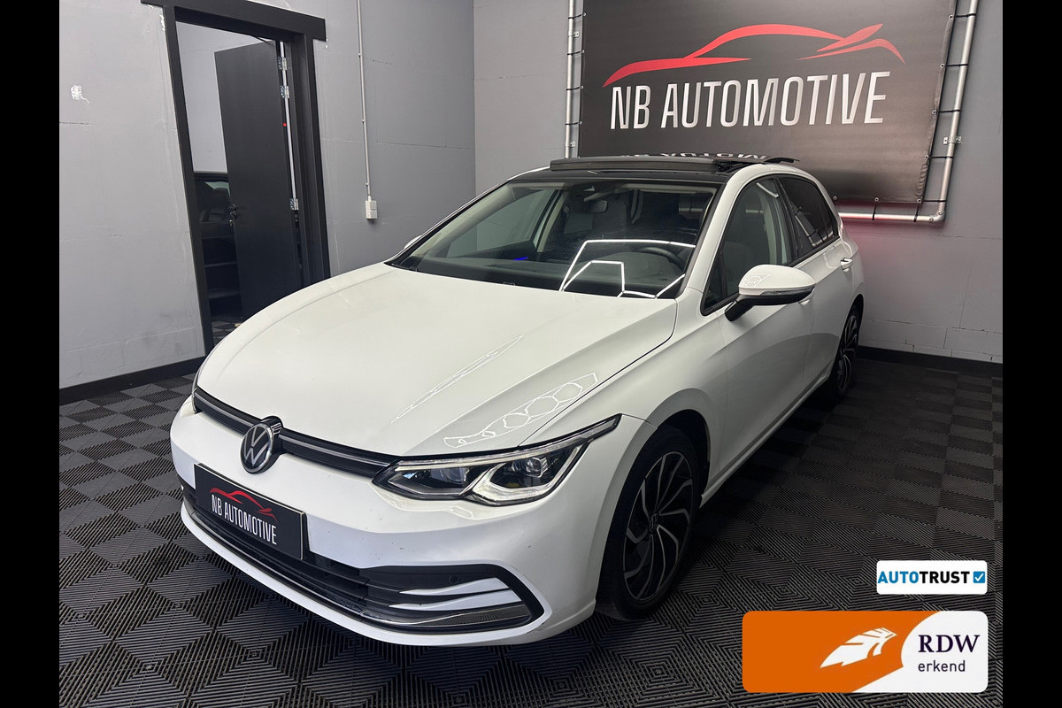 Volkswagen Golf 8 eTSI Life Business PANO Volkswagen Golf 8 eTSI Life Business PANO