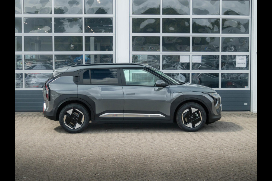 Kia EV3 Plus 58.3 kWh | Uit voorraad leverbaar | Navi | 17" | Adapt. Cruise | Clima | PDC | Dakrails | Stoel&Stuurverw. | Priv Glass | BSM | Private Lease € 516,- Actie !