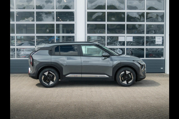 Kia EV3 Plus 58.3 kWh | Uit voorraad leverbaar | Navi | 17" | Adapt. Cruise | Clima | PDC | Dakrails | Stoel&Stuurverw. | Priv Glass | BSM | Private Lease € 516,- Actie !