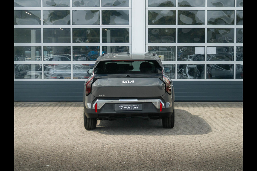 Kia EV3 Plus 58.3 kWh | Uit voorraad leverbaar | Navi | 17" | Adapt. Cruise | Clima | PDC | Dakrails | Stoel&Stuurverw. | Priv Glass | BSM | Private Lease € 516,- Actie !
