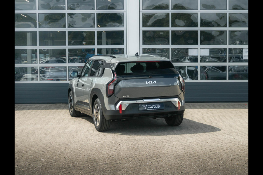 Kia EV3 Plus 58.3 kWh | Uit voorraad leverbaar | Navi | 17" | Adapt. Cruise | Clima | PDC | Dakrails | Stoel&Stuurverw. | Priv Glass | BSM | Private Lease € 516,- Actie !