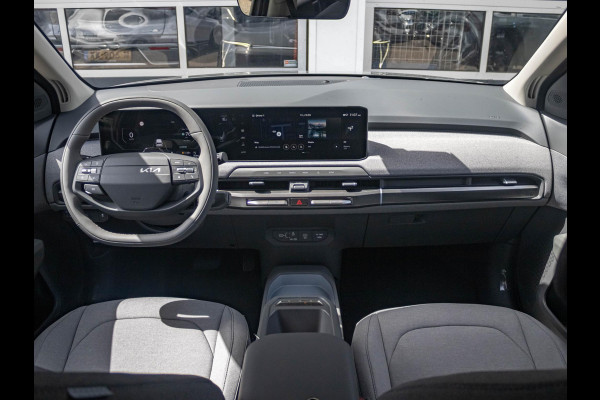 Kia EV3 Plus 58.3 kWh | Uit voorraad leverbaar | Navi | 17" | Adapt. Cruise | Clima | PDC | Dakrails | Stoel&Stuurverw. | Priv Glass | BSM | Private Lease € 516,- Actie !