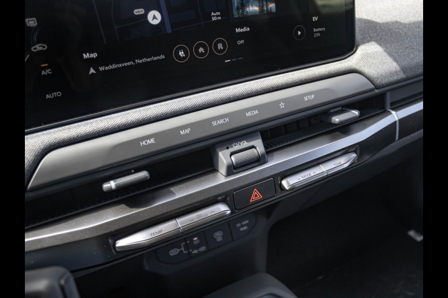 Kia EV3 Plus 58.3 kWh | Uit voorraad leverbaar | Navi | 17" | Adapt. Cruise | Clima | PDC | Dakrails | Stoel&Stuurverw. | Priv Glass | BSM | Private Lease € 516,- Actie !