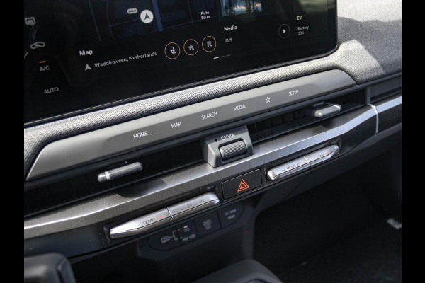 Kia EV3 Plus 58.3 kWh | Uit voorraad leverbaar | Navi | 17" | Adapt. Cruise | Clima | PDC | Dakrails | Stoel&Stuurverw. | Priv Glass | BSM | Private Lease € 516,- Actie !