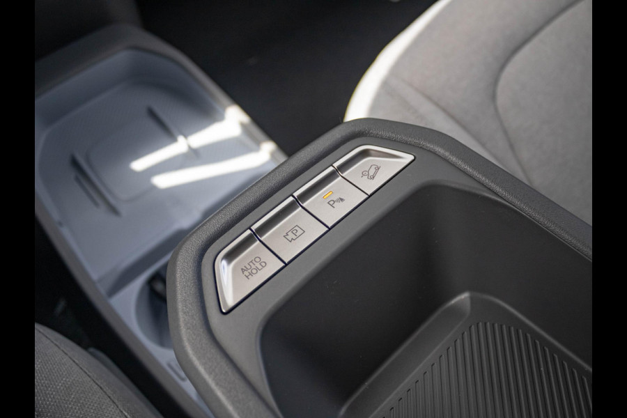 Kia EV3 Plus 58.3 kWh | Uit voorraad leverbaar | Navi | 17" | Adapt. Cruise | Clima | PDC | Dakrails | Stoel&Stuurverw. | Priv Glass | BSM | Private Lease € 516,- Actie !