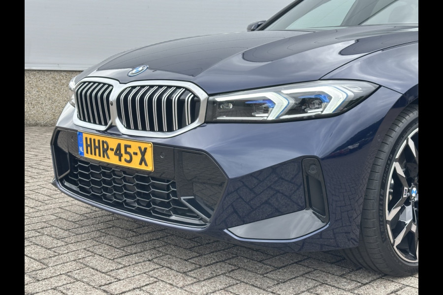 BMW 3 Serie Touring 330e M-SPORT! PANODAK! 19INCH! HARMAN KARDON! ADAPTIVE LED! CURV