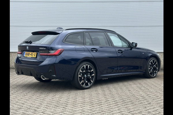 BMW 3 Serie Touring 330e M-SPORT! PANODAK! 19INCH! HARMAN KARDON! ADAPTIVE LED! CURV