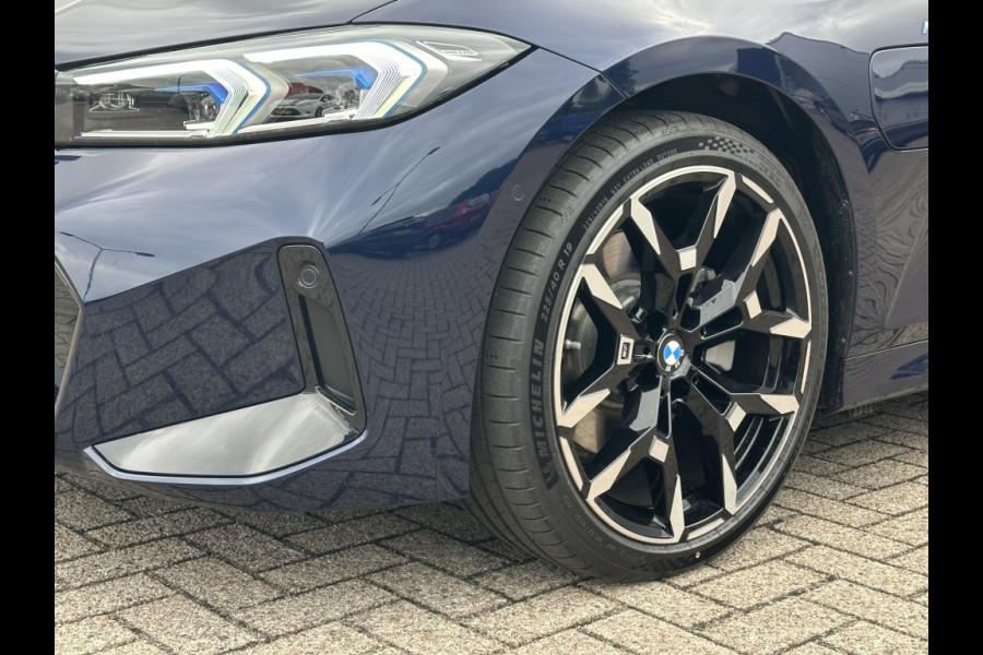 BMW 3 Serie Touring 330e M-SPORT! PANODAK! 19INCH! HARMAN KARDON! ADAPTIVE LED! CURV