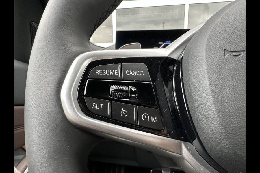 BMW 3 Serie Touring 330e M-SPORT! PANODAK! 19INCH! HARMAN KARDON! ADAPTIVE LED! CURV
