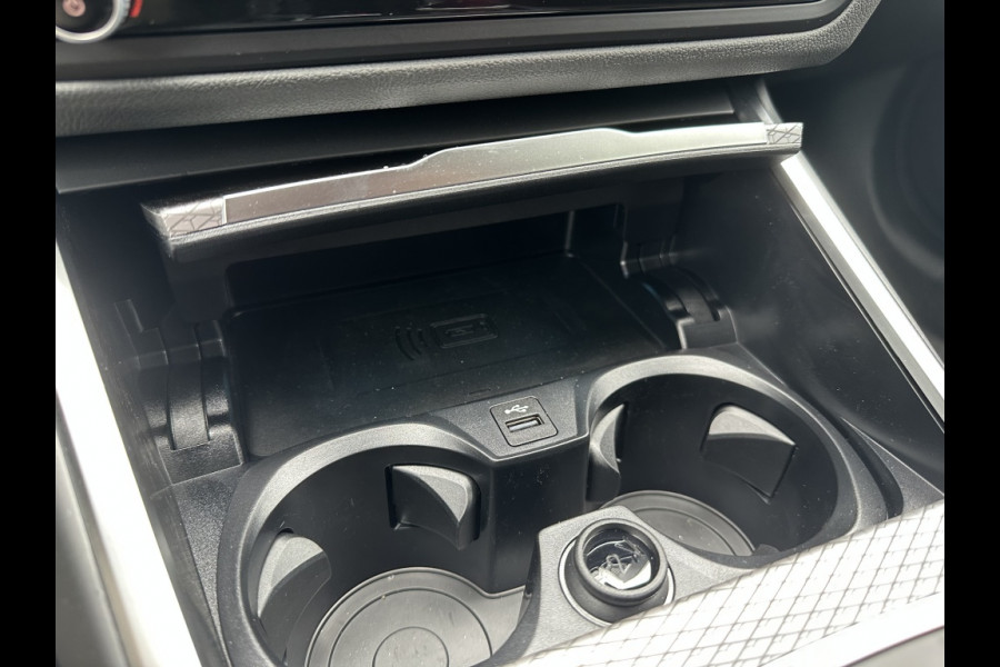 BMW 3 Serie Touring 330e M-SPORT! PANODAK! 19INCH! HARMAN KARDON! ADAPTIVE LED! CURV