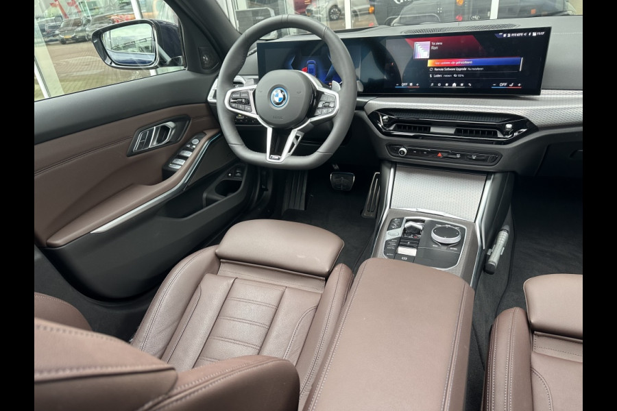 BMW 3 Serie Touring 330e M-SPORT! PANODAK! 19INCH! HARMAN KARDON! ADAPTIVE LED! CURV