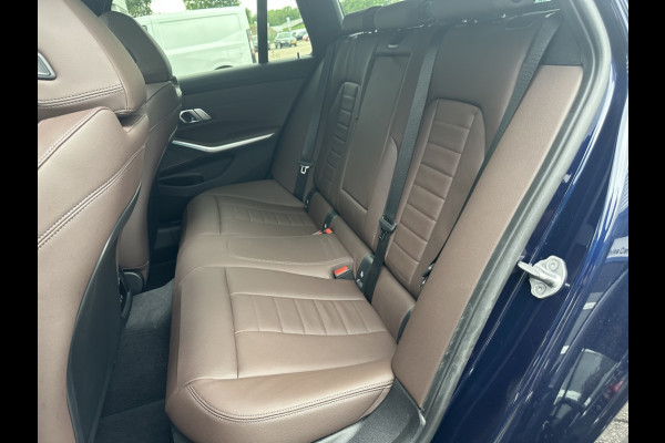 BMW 3 Serie Touring 330e M-SPORT! PANODAK! 19INCH! HARMAN KARDON! ADAPTIVE LED! CURV