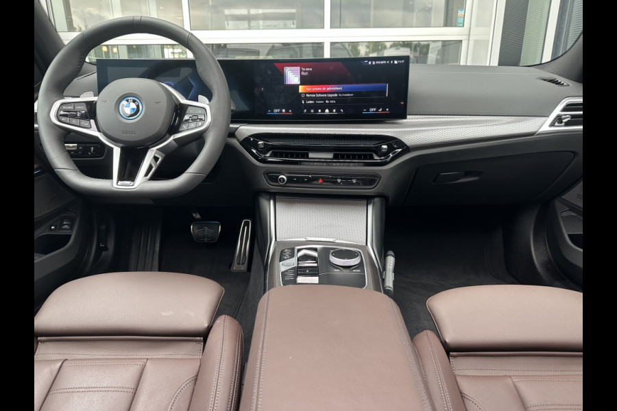 BMW 3 Serie Touring 330e M-SPORT! PANODAK! 19INCH! HARMAN KARDON! ADAPTIVE LED! CURV