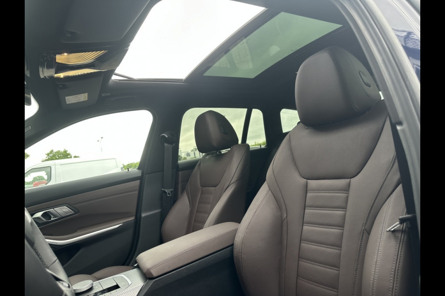 BMW 3 Serie Touring 330e M-SPORT! PANODAK! 19INCH! HARMAN KARDON! ADAPTIVE LED! CURV