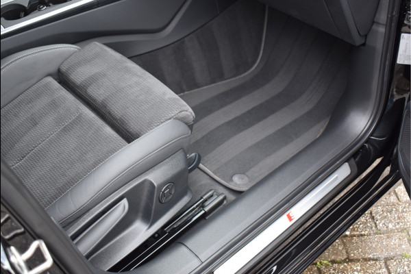 Audi A6 Avant 55 TFSI e Quattro 367 Pk S-Line Pano Leder Hud Matrix HD Keyless S6 Pakket 360 Camera 20 Inch Audi A6 Avant 55 TFSI e Quattro 367 Pk S-Line Pano Leder Hud Matrix HD Keyless S6 Pakket 360 Camera 20 Inch