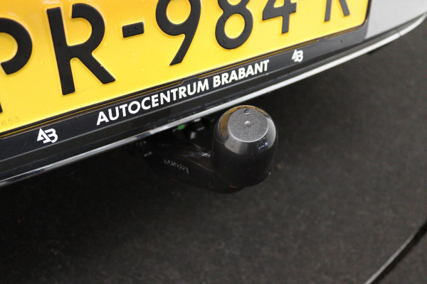 Volkswagen Golf 1.0 TSI Comfortline Business (PARKEERSENSOREN, TREKHAAK, STOELVERWARMING, CRUISE CONTROL, NL-AUTO)