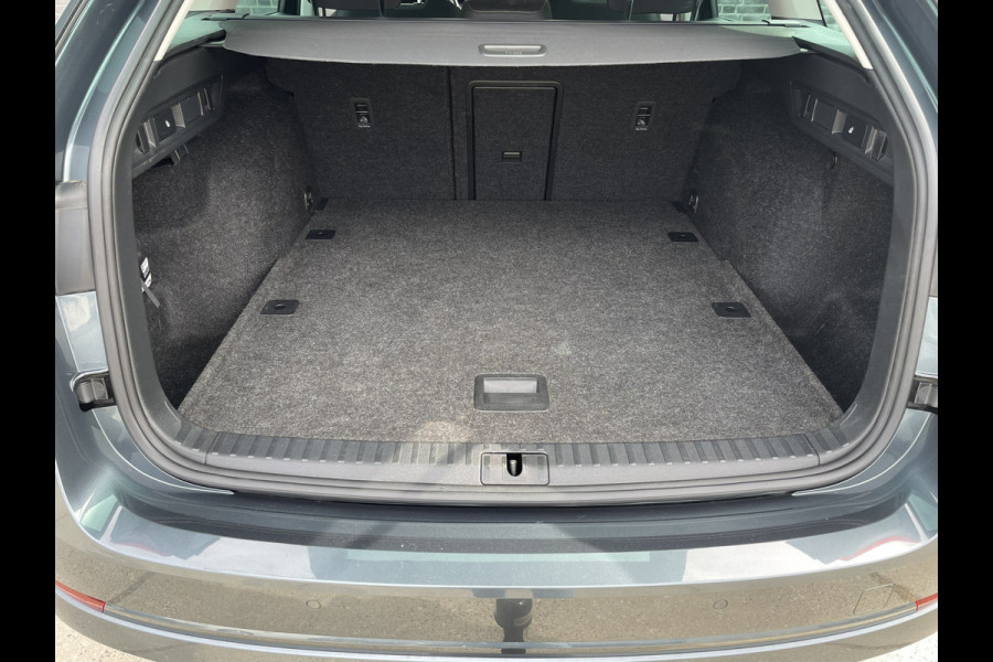 Škoda Octavia Combi 1.5 e-TSI Business Edition Plus | Trekhaak | Head-Up | Carplay | LED | Sfeerverl. | Camera | Memory
