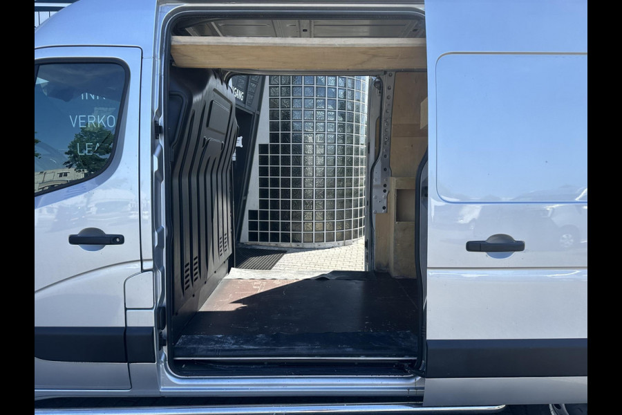 Renault Master T35 2.3 dCi 180 L2H2*A/C*NAVI*CRUISE*CAM*TEL*3PERS