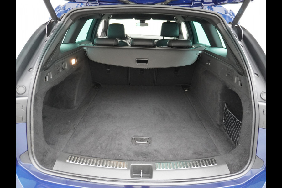 Opel Insignia Sports Tourer D 123pk Led-Matrix Trekhaak Ultimate Navi-Pro Alcantara-Leer 20"lm Adaptive-Cruise Camera Apple-Carplay Sportstoel DAB+ Licht+Regensensor Privacy Glas Lane-assist LED achterlichten AGR Flexfold Innovation Ultimate Volledig Dealer-Onderhouden EURO6 1.625kg Trekvermogen! € 45.000 nieuw