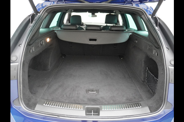 Opel Insignia Sports Tourer D 123pk Led-Matrix Trekhaak Ultimate Navi-Pro Alcantara-Leer 20"lm Adaptive-Cruise Camera Apple-Carplay Sportstoel DAB+ Licht+Regensensor Privacy Glas Lane-assist LED achterlichten AGR Flexfold Innovation Ultimate Volledig Dealer-Onderhouden EURO6 1.625kg Trekvermogen! € 45.000 nieuw