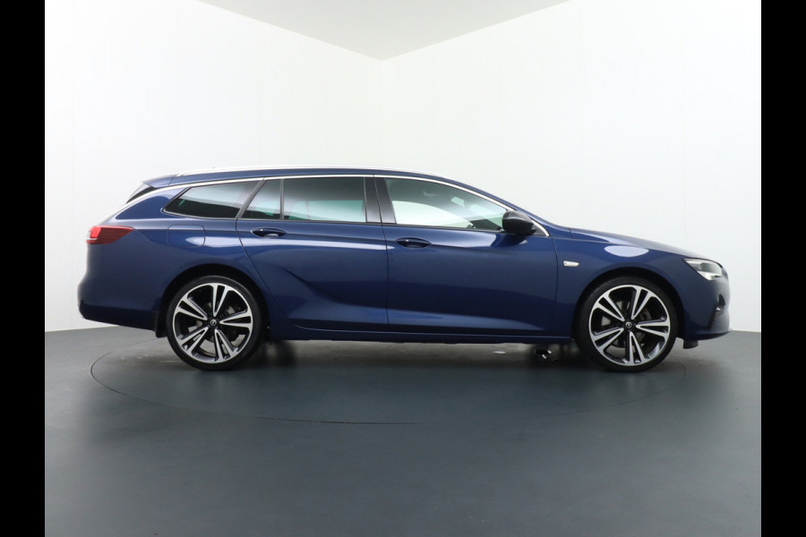 Opel Insignia Sports Tourer D 123pk Led-Matrix Trekhaak Ultimate Navi-Pro Alcantara-Leer 20"lm Adaptive-Cruise Camera Apple-Carplay Sportstoel DAB+ Licht+Regensensor Privacy Glas Lane-assist LED achterlichten AGR Flexfold Innovation Ultimate Volledig Dealer-Onderhouden EURO6 1.625kg Trekvermogen! € 45.000 nieuw