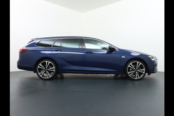 Opel Insignia Sports Tourer D 123pk Led-Matrix Trekhaak Ultimate Navi-Pro Alcantara-Leer 20"lm Adaptive-Cruise Camera Apple-Carplay Sportstoel DAB+ Licht+Regensensor Privacy Glas Lane-assist LED achterlichten AGR Flexfold Innovation Ultimate Volledig Dealer-Onderhouden EURO6 1.625kg Trekvermogen! € 45.000 nieuw