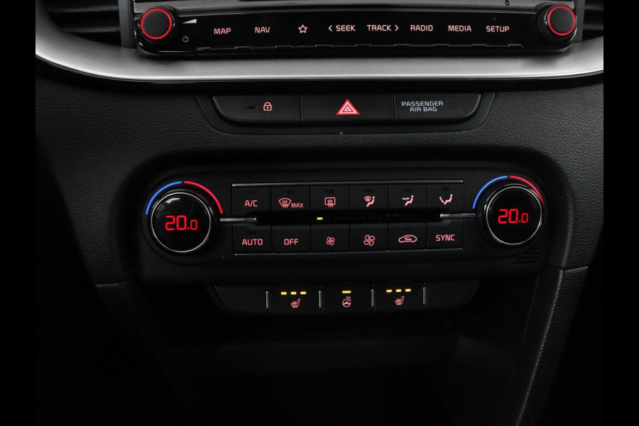Kia Ceed 1.0 T-GDi DynamicPlusLine | Stoel & stuurverwarming | Trekhaak | Carplay | Camera | Half leder | Navigatie | Keyless