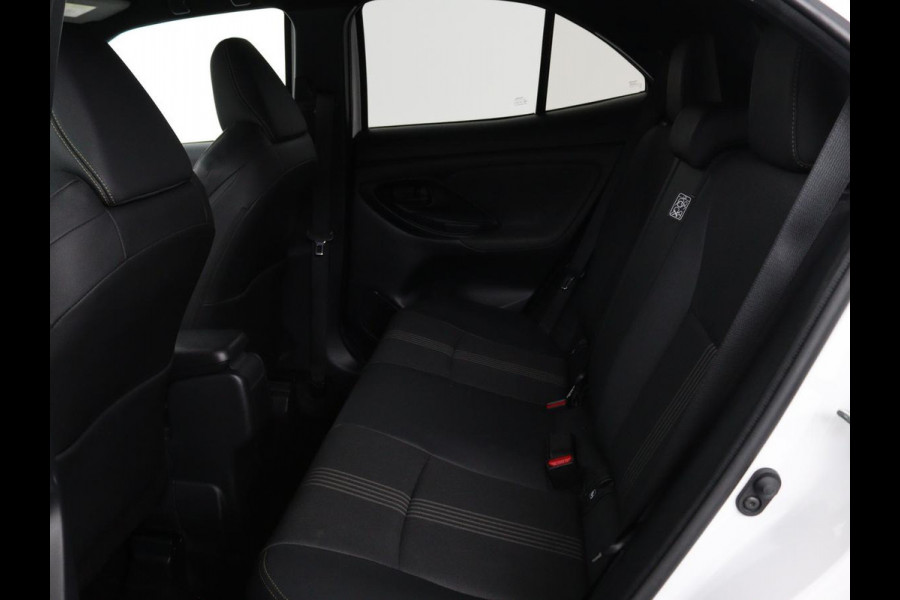 Toyota Yaris Cross 1.5 Hybrid Adventure | Stoel & stuurverwarming | Head-Up | Matrix LED | Carplay | Camera | JBL Sound | Keyless | Navigatie | Adaptive cruise | Climate control
