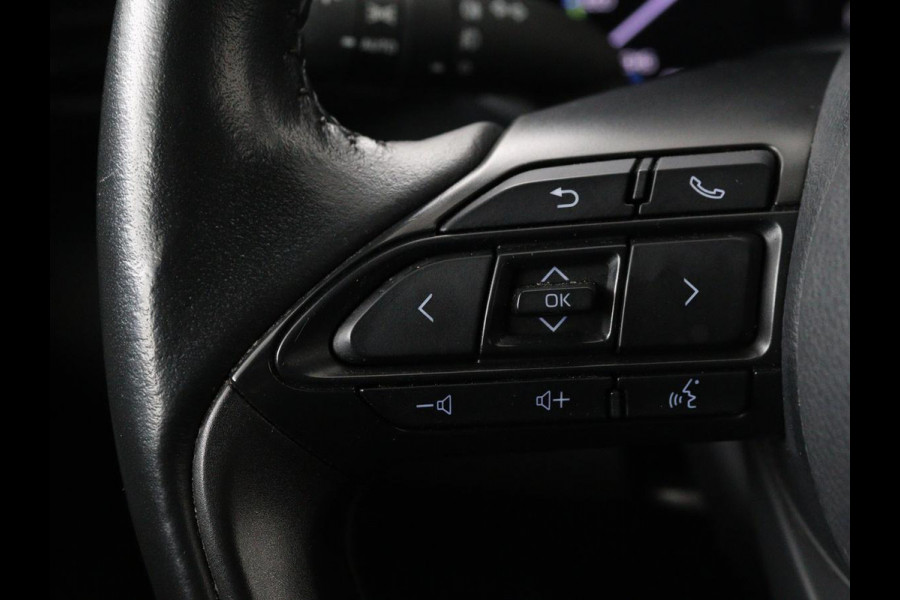 Toyota Yaris Cross 1.5 Hybrid Adventure | Stoel & stuurverwarming | Head-Up | Matrix LED | Carplay | Camera | JBL Sound | Keyless | Navigatie | Adaptive cruise | Climate control