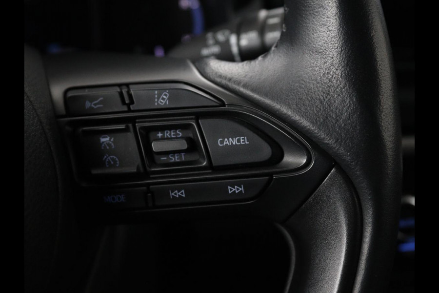 Toyota Yaris Cross 1.5 Hybrid Adventure | Stoel & stuurverwarming | Head-Up | Matrix LED | Carplay | Camera | JBL Sound | Keyless | Navigatie | Adaptive cruise | Climate control