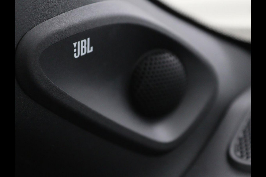 Toyota Yaris Cross 1.5 Hybrid Adventure | Stoel & stuurverwarming | Head-Up | Matrix LED | Carplay | Camera | JBL Sound | Keyless | Navigatie | Adaptive cruise | Climate control