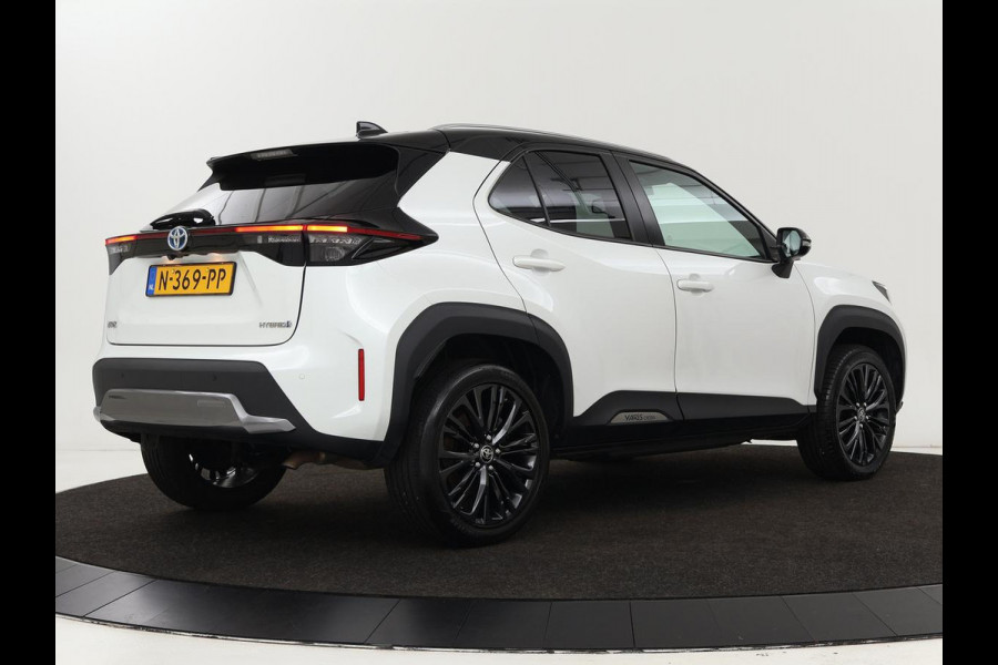 Toyota Yaris Cross 1.5 Hybrid Adventure | Stoel & stuurverwarming | Head-Up | Matrix LED | Carplay | Camera | JBL Sound | Keyless | Navigatie | Adaptive cruise | Climate control