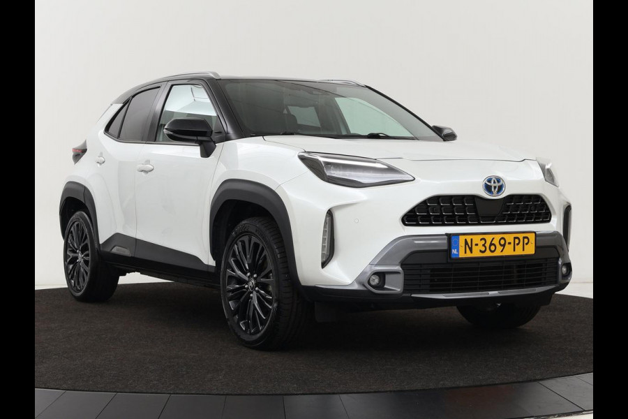 Toyota Yaris Cross 1.5 Hybrid Adventure | Stoel & stuurverwarming | Head-Up | Matrix LED | Carplay | Camera | JBL Sound | Keyless | Navigatie | Adaptive cruise | Climate control