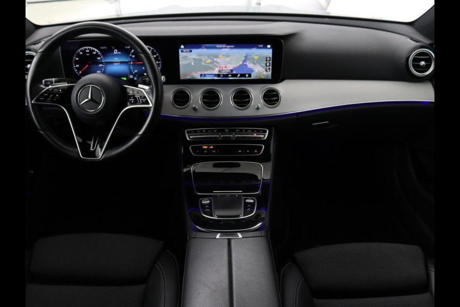 Mercedes-Benz E-Klasse 300de Avantgarde | Schuifdak | Stoelverwarming | Carplay | Sfeerverlichting | Trekhaak | 360 camera | Navigatie | Full LED
