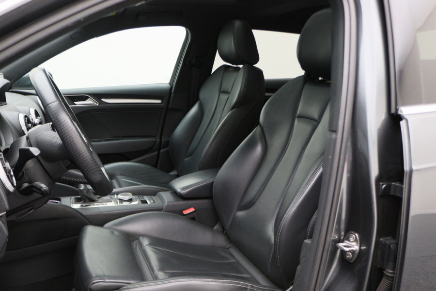 Audi A3 Sportback 35 TFSI CoD Advance Sport Automaat S Line, Panoramadak, Leer, Apple Carplay, Camera, LED