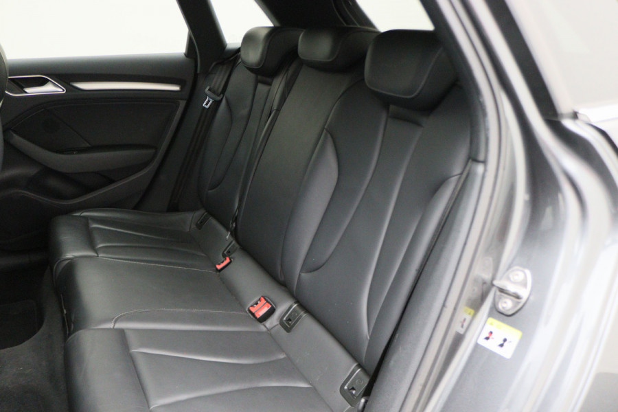 Audi A3 Sportback 35 TFSI CoD Advance Sport Automaat S Line, Panoramadak, Leer, Apple Carplay, Camera, LED