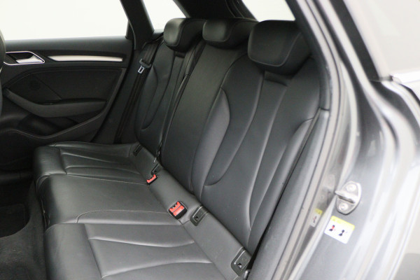 Audi A3 Sportback 35 TFSI CoD Advance Sport Automaat S Line, Panoramadak, Leer, Apple Carplay, Camera, LED
