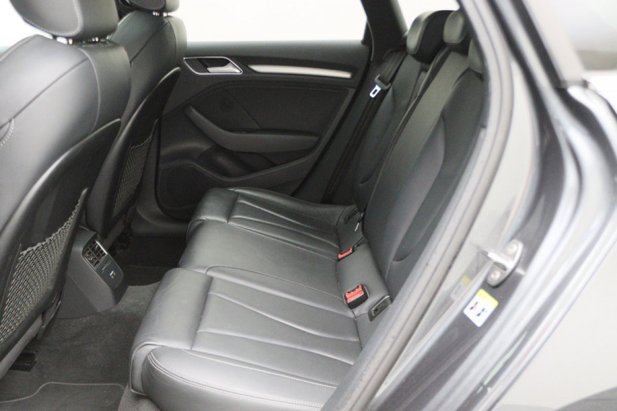 Audi A3 Sportback 35 TFSI CoD Advance Sport Automaat S Line, Panoramadak, Leer, Apple Carplay, Camera, LED