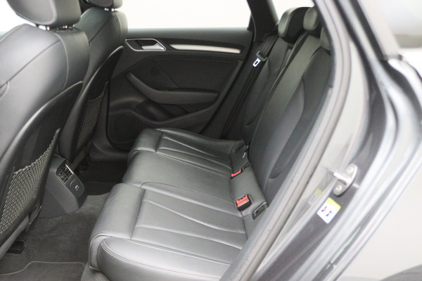 Audi A3 Sportback 35 TFSI CoD Advance Sport Automaat S Line, Panoramadak, Leer, Apple Carplay, Camera, LED