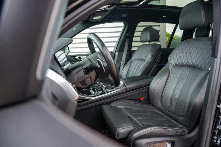 BMW X7 M50d High Executive Panodak Bowers Wilkins Memory 7-Persoons Stoelventilatie ACC Trekhaak